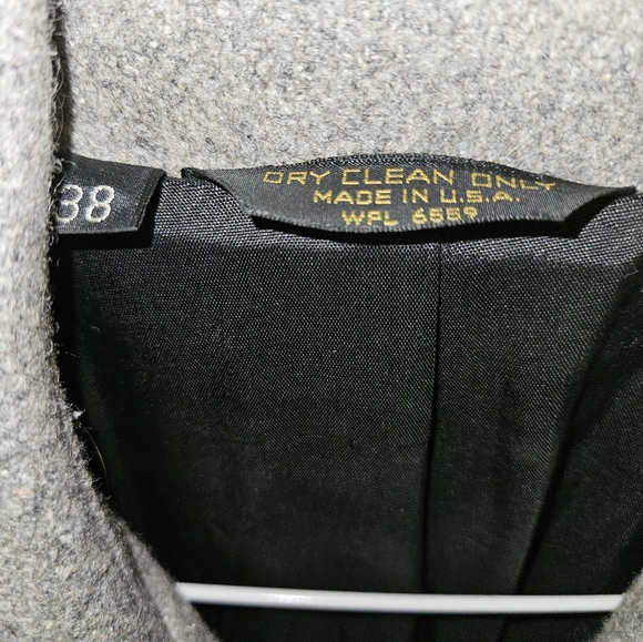 Vintage men's HEAVY wool lined coat, double breasted with back pleat, and belt - Picture 3 of 5